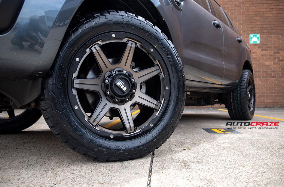 FORD EVEREST GD06 MATTE BLACK MACHINED FACE WITH DARK MATTE TINT